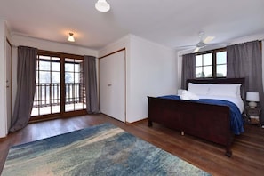 5 bedrooms, iron/ironing board, WiFi, bed sheets