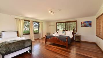 5 bedrooms, iron/ironing board, internet