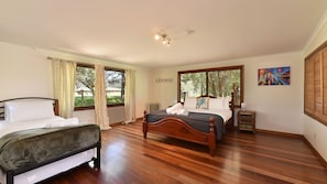 5 dormitorios, tabla de planchar con plancha, Internet