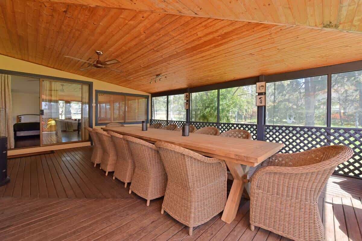 Outdoor dining