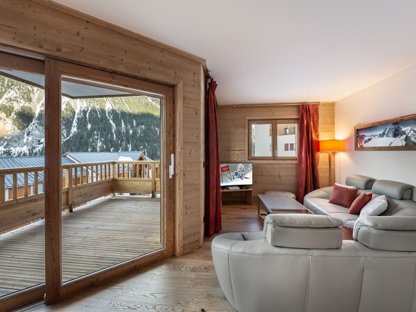 TV - Spacious apartment in Courchevel with parking and pets allowed (Courchevel 1650)