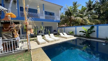 Outdoor pool, sun loungers