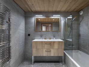 Hårtork och handdukar