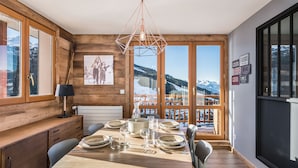 Dining - Renovated apartment for 6, direct piste access, terrace, WIFI in Courchevel (Courchevel 1650)