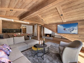 TV, fireplace - Ski-in/Ski-out apartment in Courchevel with parking and WIFI (Courchevel 1650)