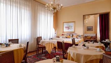 Colazione a buffet inclusa, servita tutte le mattine