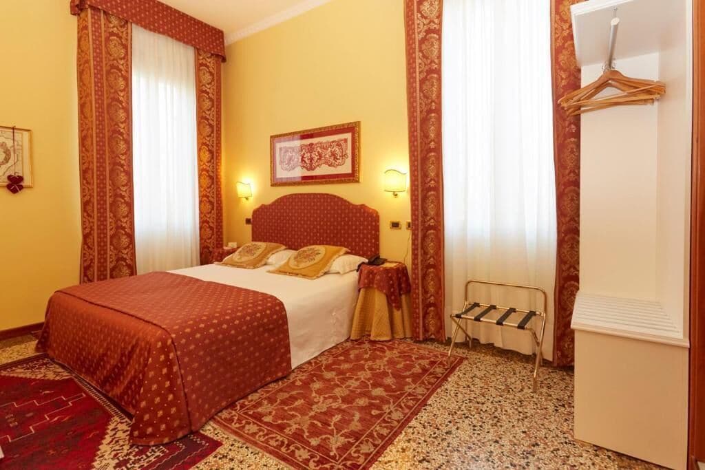 Deluxe Double or Twin Room | Minibar, in-room safe, desk, blackout curtains