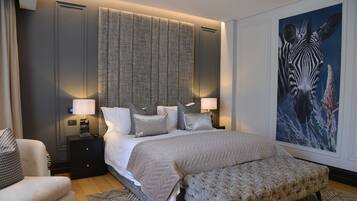 Standaard suite, uitzicht op tuin | Luxe beddengoed, donzen dekbedden, pillowtop-bedden, een minibar