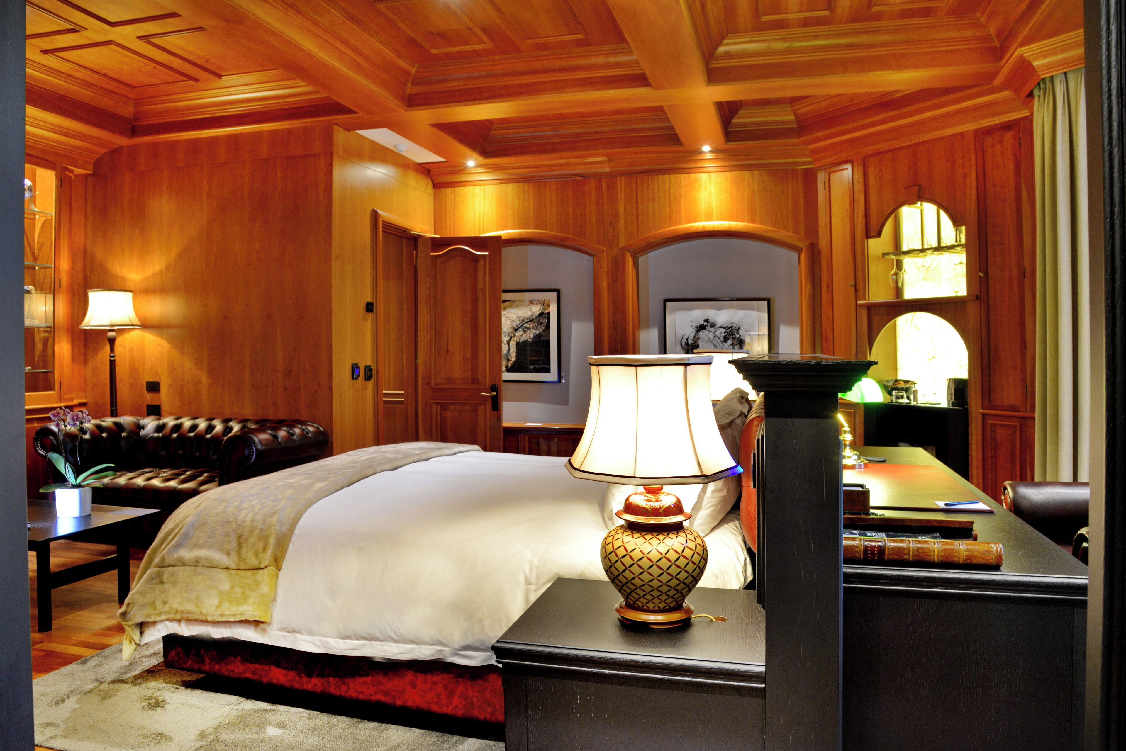 Svit Executive - utsikt mot trädgården | Sängtillbehör av högsta kvalitet, duntäcken, bäddmadrasser och minibar