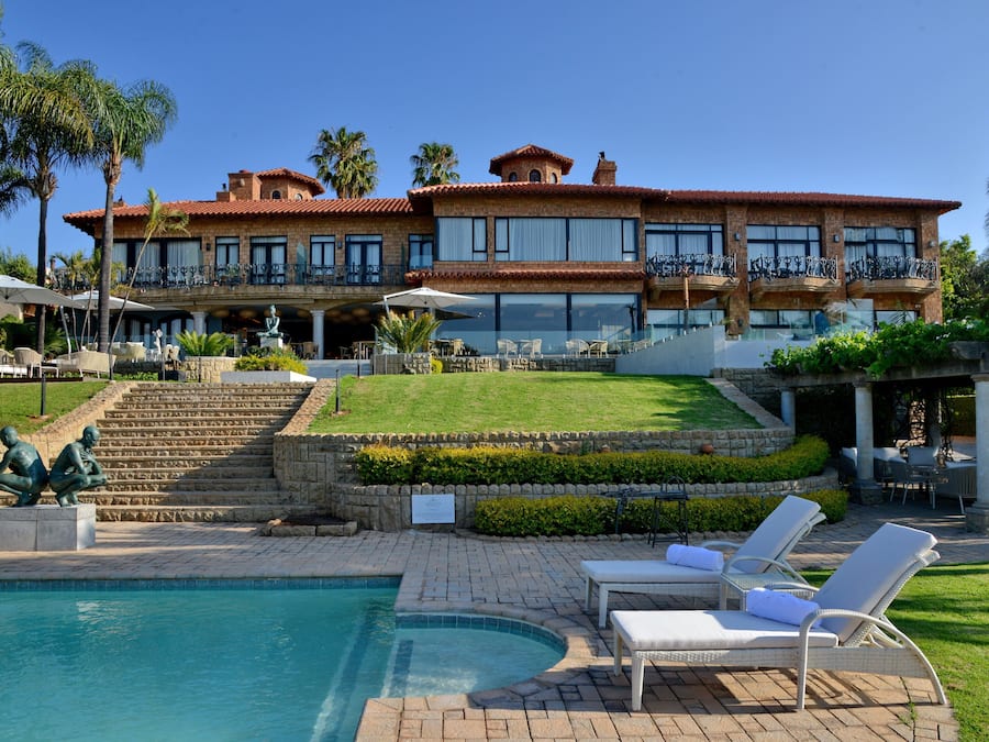 AuĂenpool, Sonnenschirme, LiegestĂŒhle