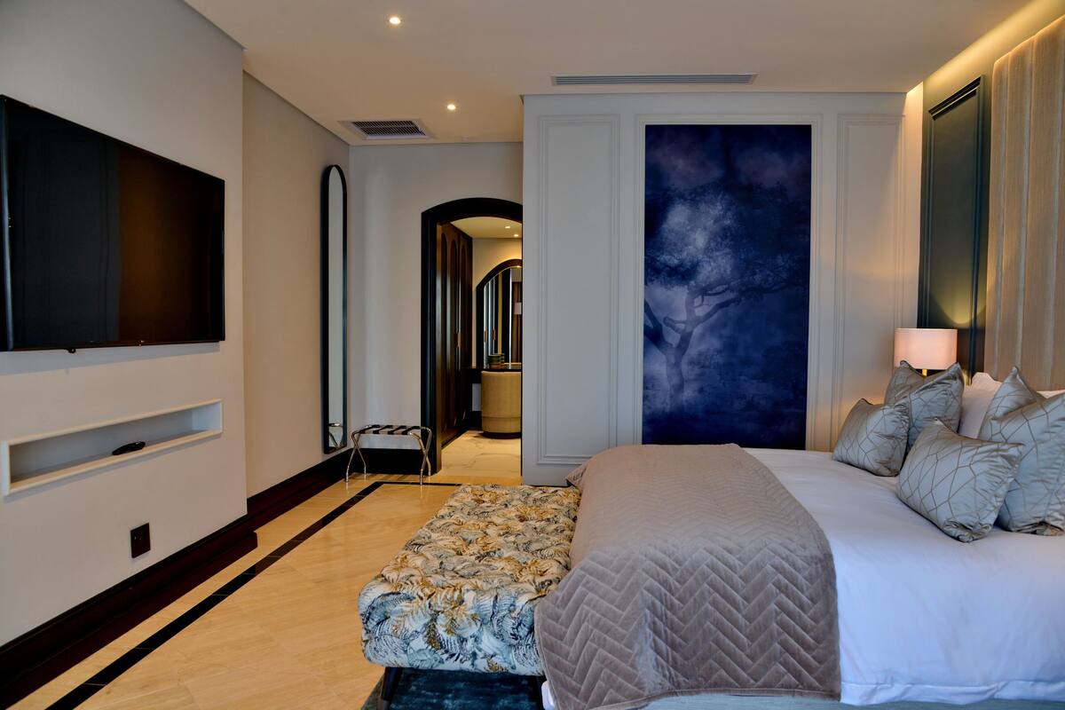 Presidential Suite | Premium bedding, down duvets, pillow-top beds, minibar