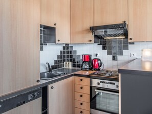 Kühlschrank, Mikrowelle, Ofen, Geschirrspüler