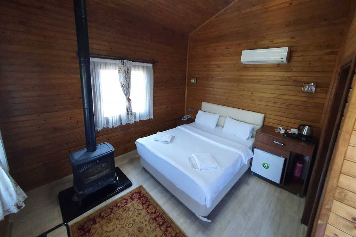 Habitación doble estándar | 1 habitación, cunas gratuitas y ropa de cama