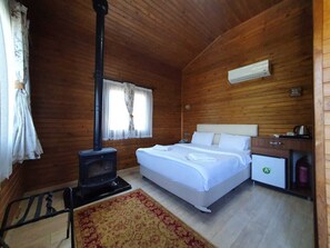 Habitación doble estándar | Cunas gratuitas y ropa de cama