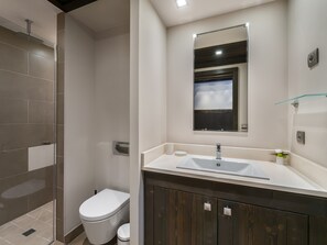 Séchoir à cheveux, serviettes fournies