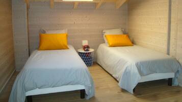 4 bedrooms, iron/ironing board, travel crib, free WiFi