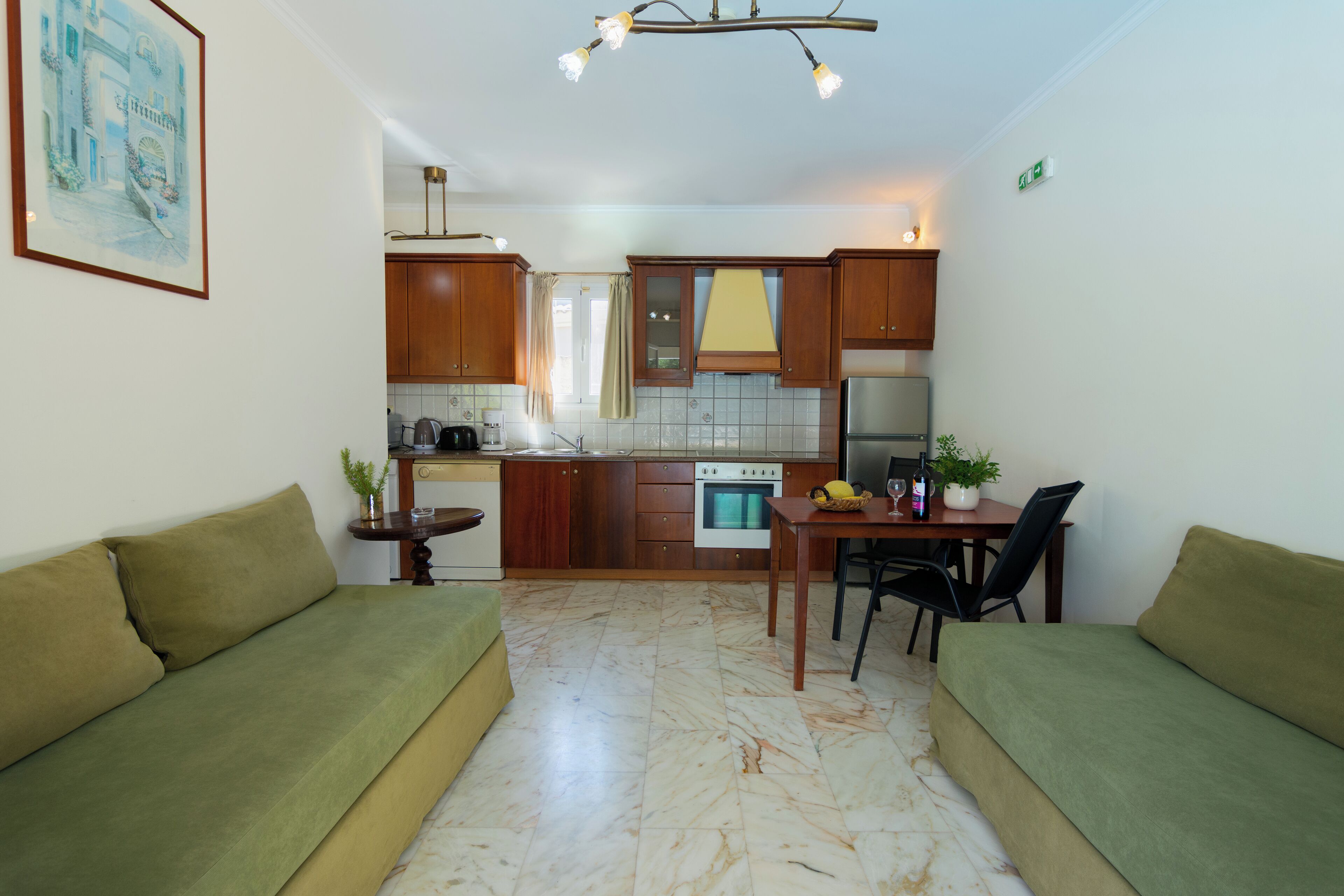 电视、DVD 播放器、书、立体声音响