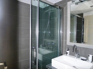 Hair dryer, towels - Cozy apartment in Courchevel with spacious bedroom and parking (Courchevel 1650)