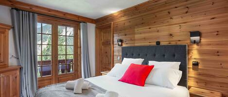 6 quartos, escrivaninha, Wi-Fi de cortesia, roupa de cama