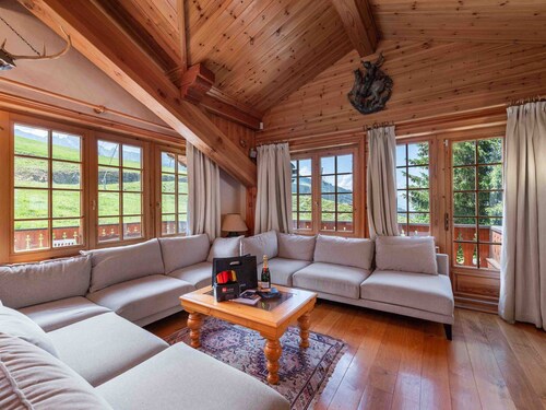 Charming Savoyard chalet, sleeps 12, sauna, piste access, Moriond