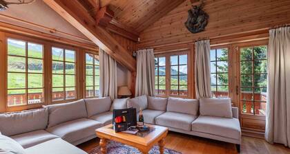 Charming Savoyard chalet, sleeps 12, sauna, piste access, Moriond