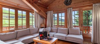 Charming Savoyard chalet, sleeps 12, sauna, piste access, Moriond