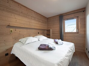 3 bedrooms, free WiFi, bed sheets - Family apartment 8 pers, Courchevel with parking (Courchevel 1650)