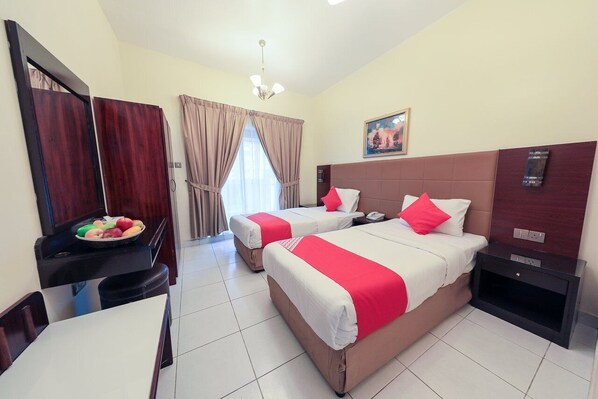 Zweibettzimmer, Stadtblick | Schreibtisch, schallisolierte Zimmer, kostenloses WLAN, Bettwäsche