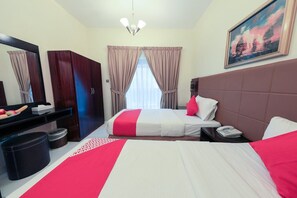Chambre avec lits jumeaux, vue sur la ville | Bureau, système d’insonorisation, accès au Wi-Fi (inclus)
