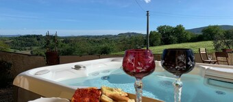 Tognazzi Holiday Home - La Collina di San Gimignano - Private Whirlpool