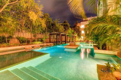 Romantic Getaway: Private Terrace & Pool