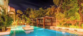 Romantic Getaway: Private Terrace & Pool