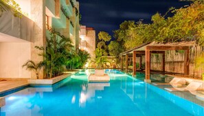 Unclassified image, 2 of 24, button