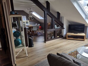 تلفزيون ذكي، مشغل دي في دي، كُتُب