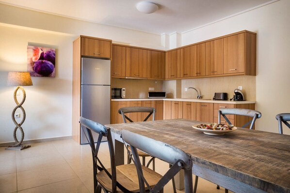 Fridge, coffee/tea maker, electric kettle, toaster