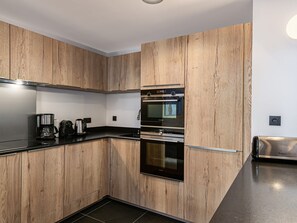 Frigorifero, microonde, forno, lavastoviglie
