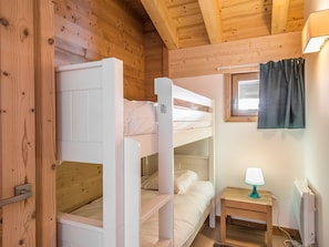 4 bedrooms, free WiFi, bed sheets