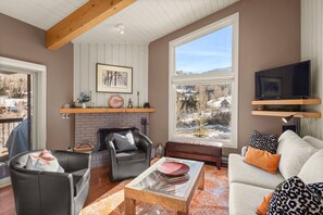 TV, fireplace, DVD player, stereo