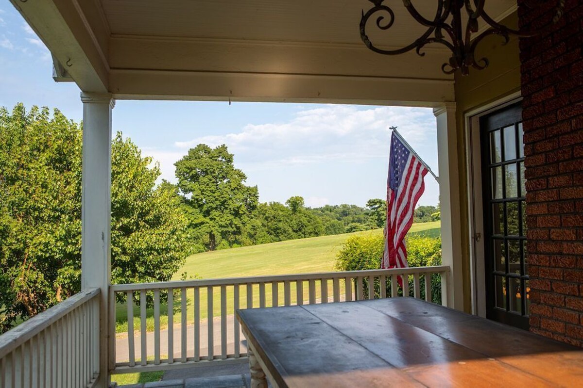 Hydrangea: Golf Views, Porch Vibes, 3mi Broadway!