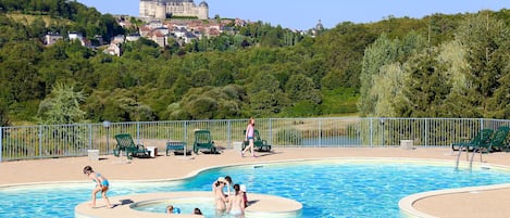 Innendørsbasseng og utendørsbasseng