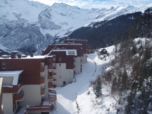 Cozy 2-room cabin apartment with balcony, near slopes, Le Pleynet