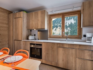 Refrigerador, microondas, lavavajillas, cafetera/tetera