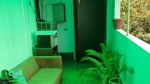 Lobby sitting area - ADB Rooms Hotel Redstone SouthX 2 (New Delhi)