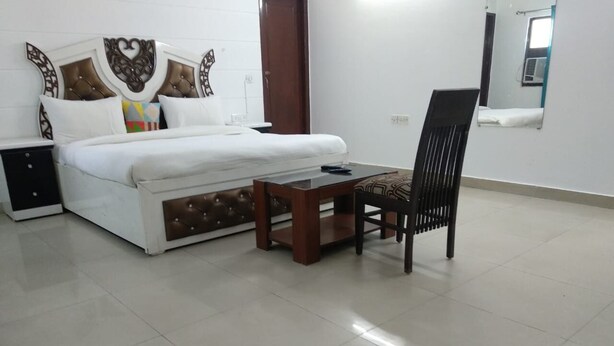 Double Room | Free WiFi - ADB Rooms Hotel Redstone SouthX 2 (New Delhi)