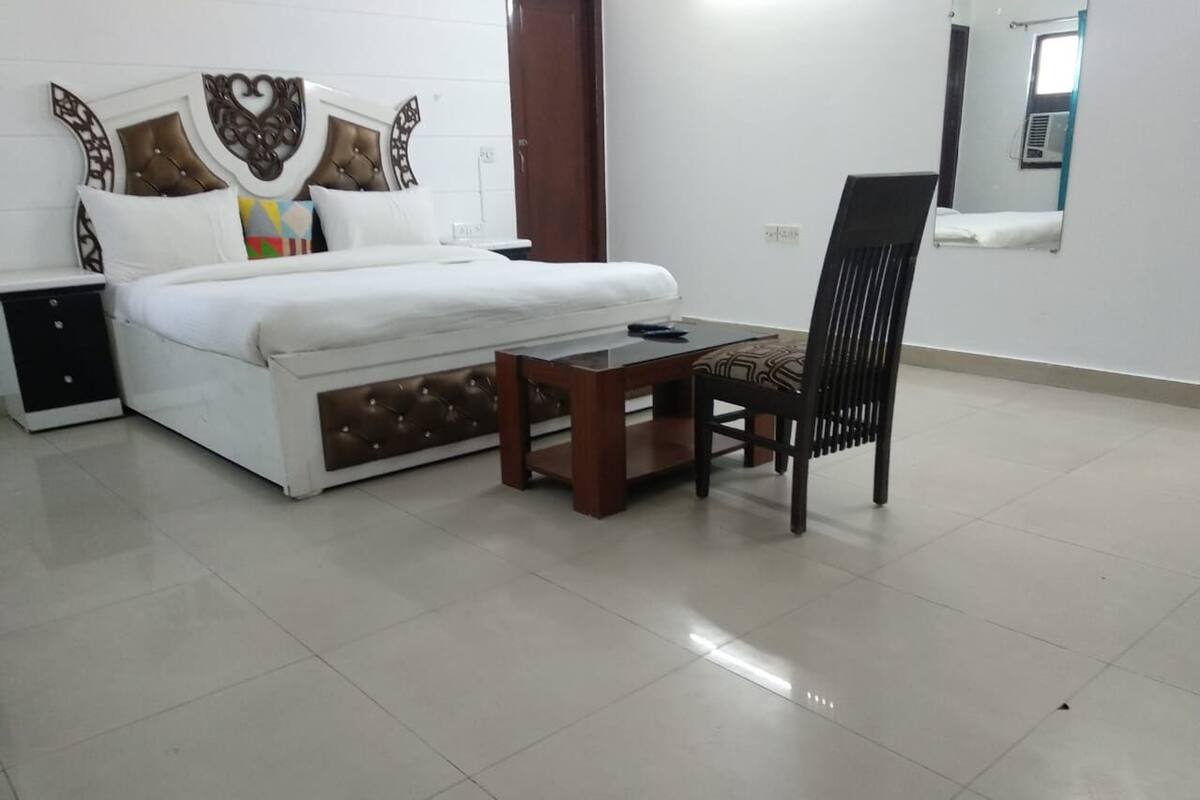 Double Room | Free WiFi
