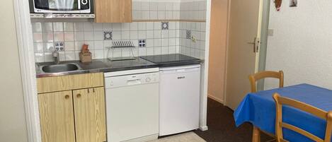 Frigorifero, forno, lavastoviglie