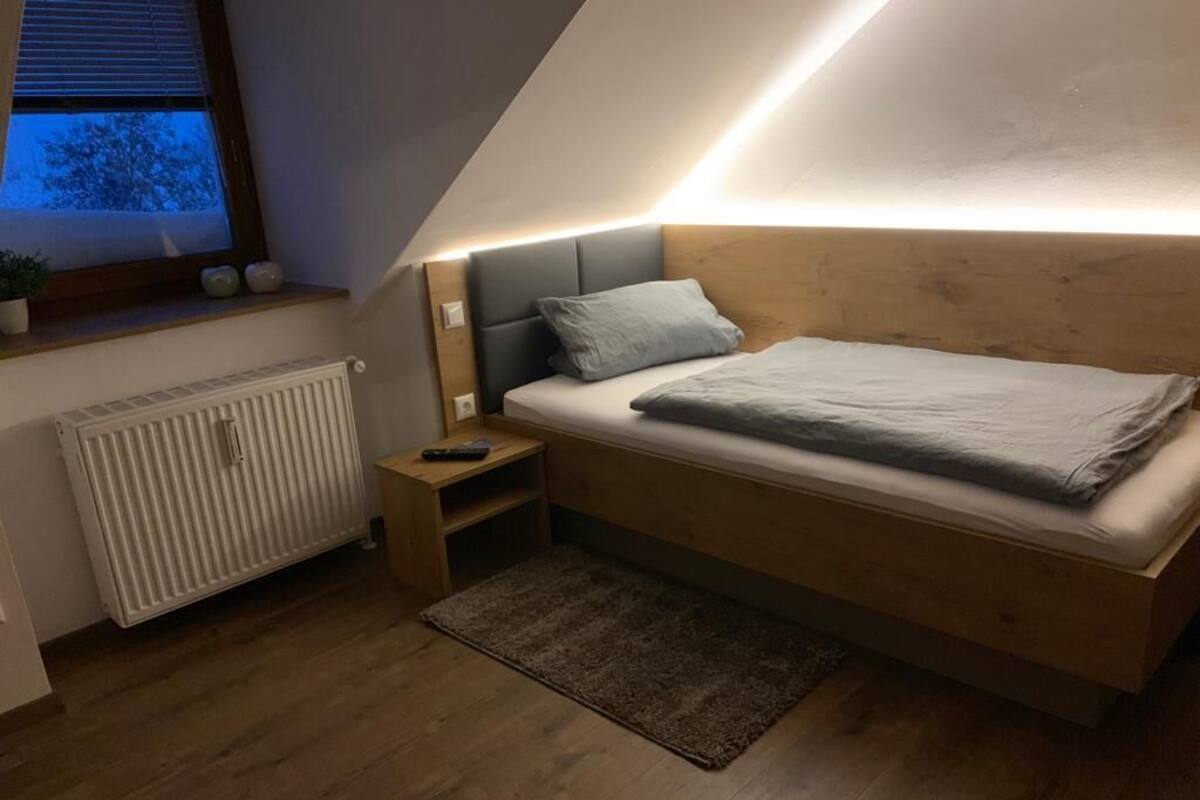 Superior Single Room | Desk, WiFi (free), bed sheets