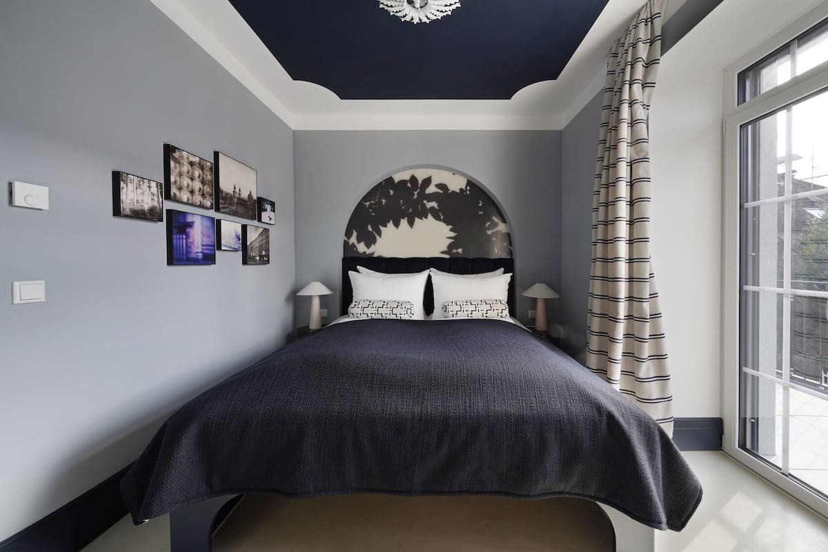 Medium Room with Balcony | Premium bedding, in-room safe, blackout drapes, soundproofing