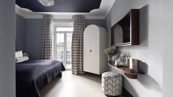 Medium Room with Balcony