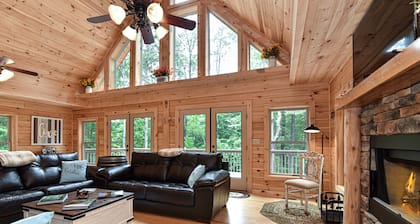 #1 PRVT. BLACK-MT. LUX LOG ESTATE. / HOT TUB / GAME RM / PETS / 2 FIRE PL. 6/6.5